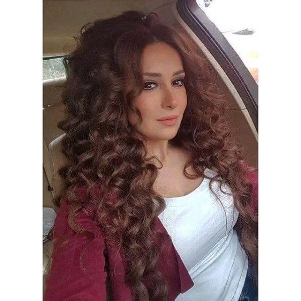 صورة تجمع الفنانة #كندا_حنا مع بناتها كاتاليا وكرستين  إطلالة صباحية لفنانة #كندا_حنا الفنانة #كندا_حنا بين الماضي و الحاضر الفنانة #كندا_حنا في أحدث إطلالة مع أولادها كندا حنا انستقرام  زوج كندا حنا