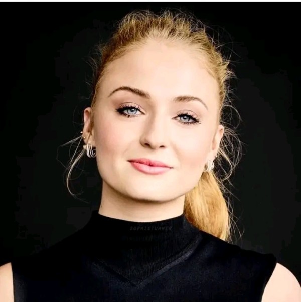 صوفي تيرنر Sophie Turner ويكيبيديا زوج الممثلة صوفي تيرنر والمعروفة بسانسا ستارك صراع العروش انستقرام