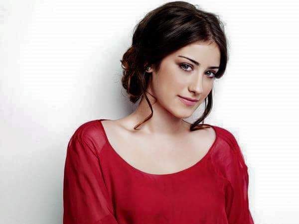 من هي الممثلة هازال كايا Hazal Kaya بطلة مسلسل العشق الممنوع فريحة مسلسلات هزال كايا صور الفنانة هازال كايا